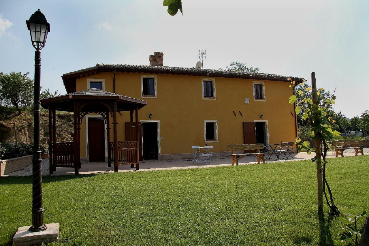 Al Castello Vila San Severino Marche Exterior foto
